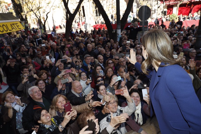 Visita de SSMM al Mercado central de Valencia en su centenario